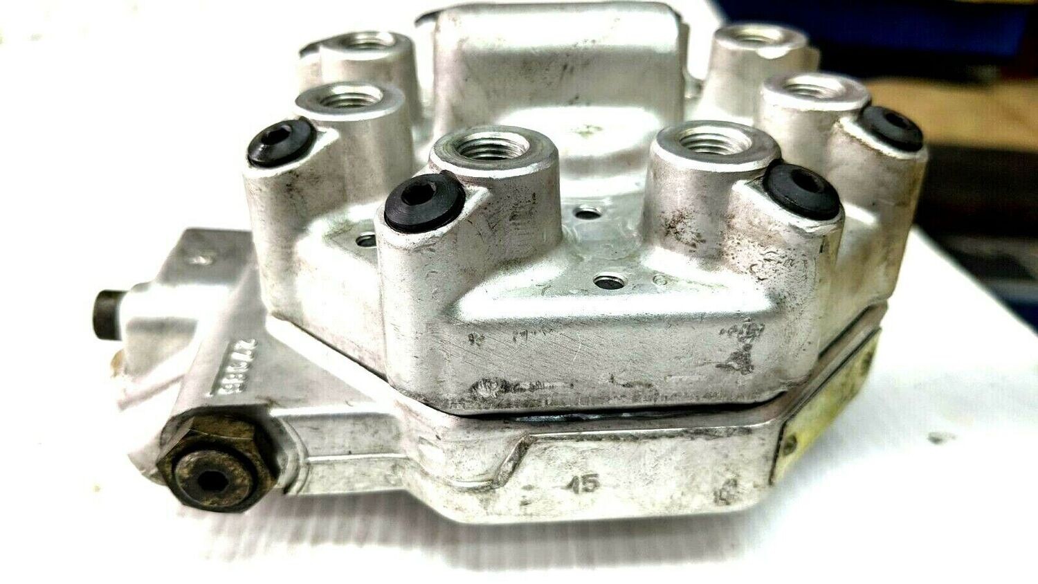 Ferrari 308 FUEL DISTRIBUTOR PRE-OWNED TESTED , exchange unit 70000650
