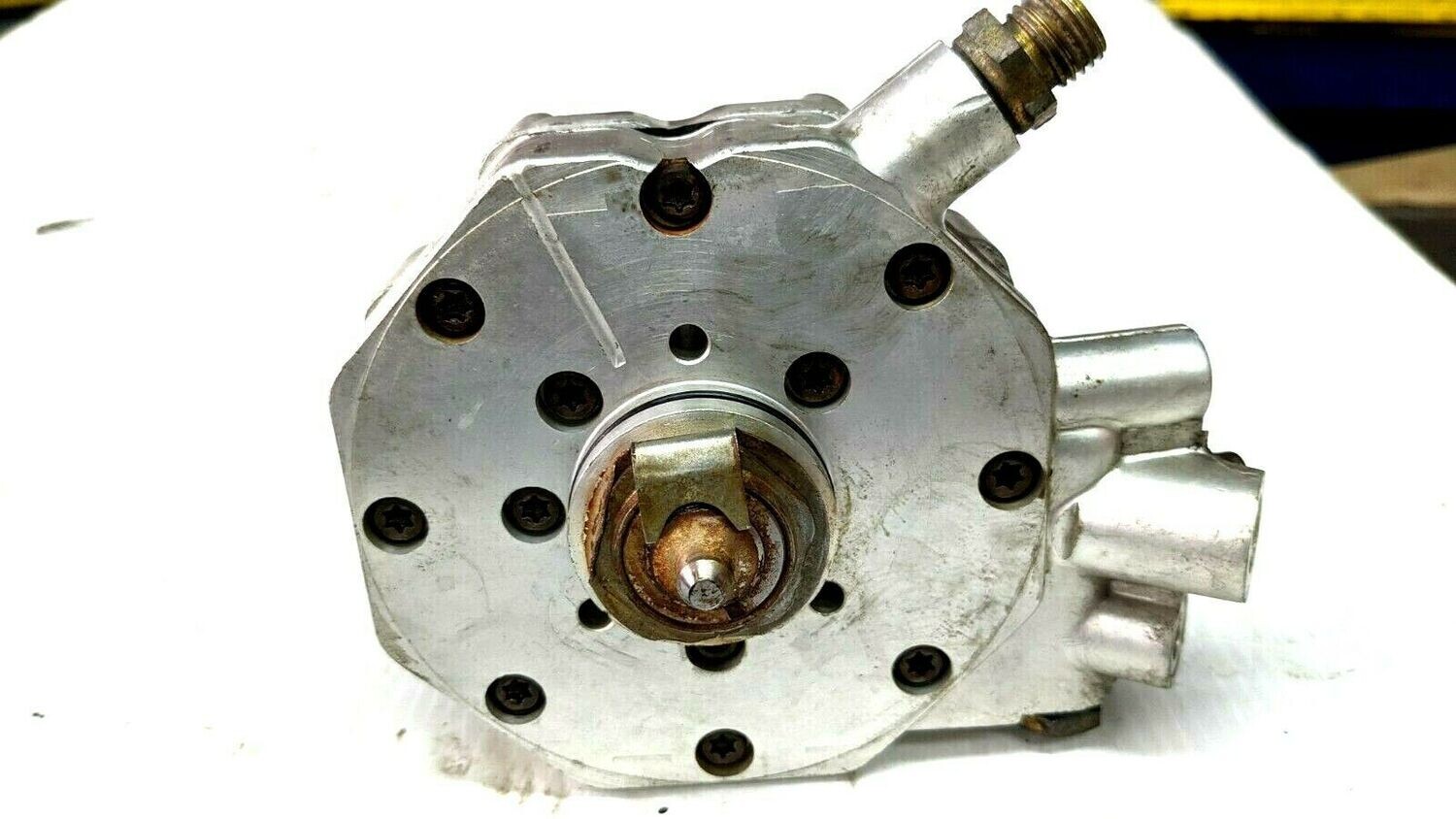 Ferrari 308 FUEL DISTRIBUTOR PRE-OWNED TESTED , exchange unit 70000650