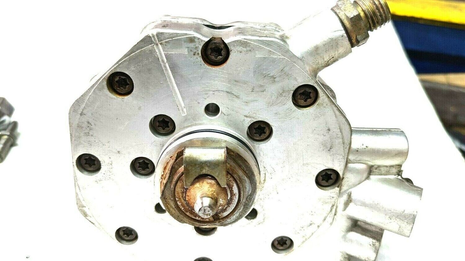 Ferrari 308 FUEL DISTRIBUTOR PRE-OWNED TESTED , exchange unit 70000650