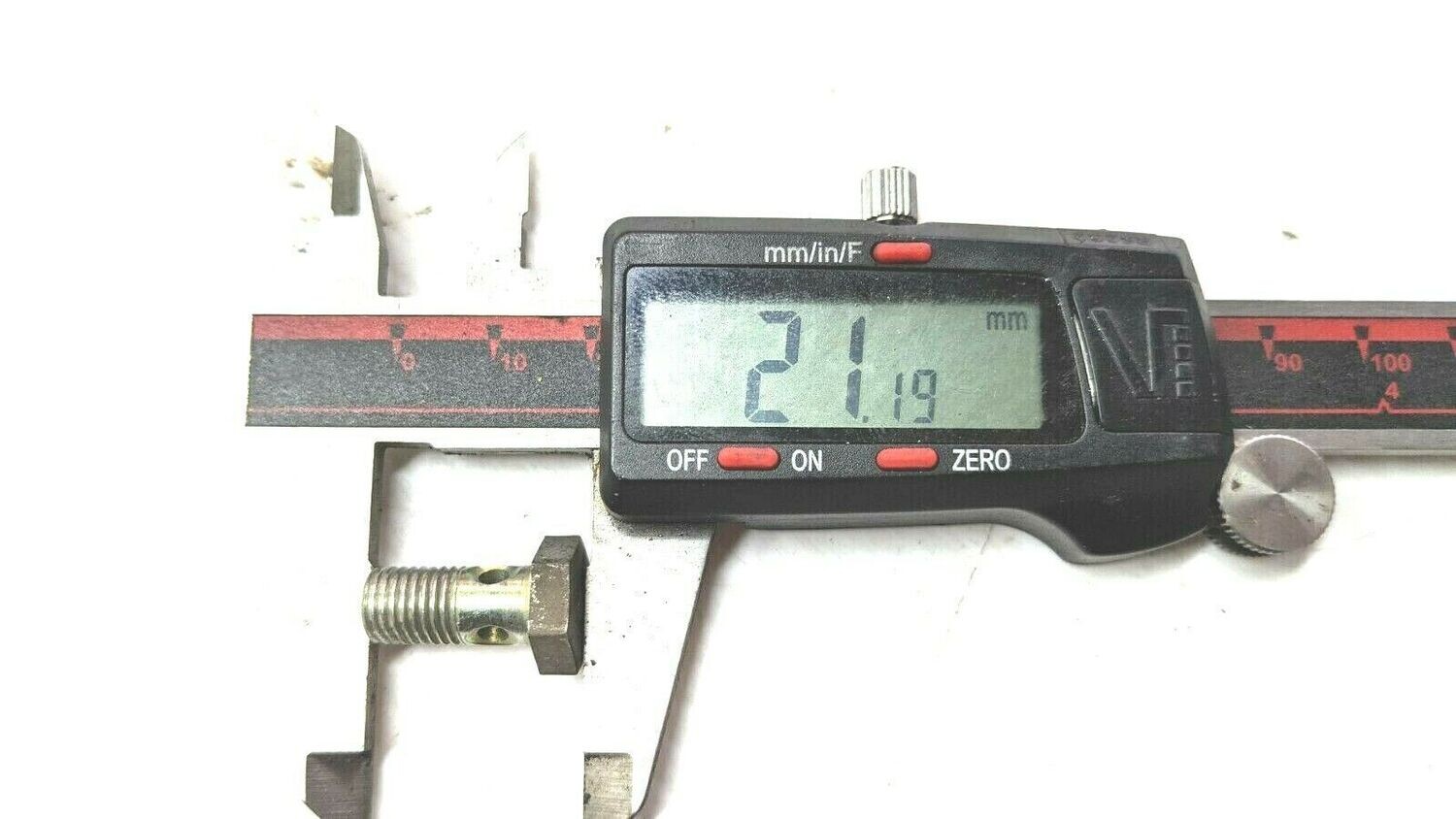 Ferrari 308 banjo bolt FOR FUEL LINE AT DISTRIBUTOR PIPE TO INJECTOR 113664