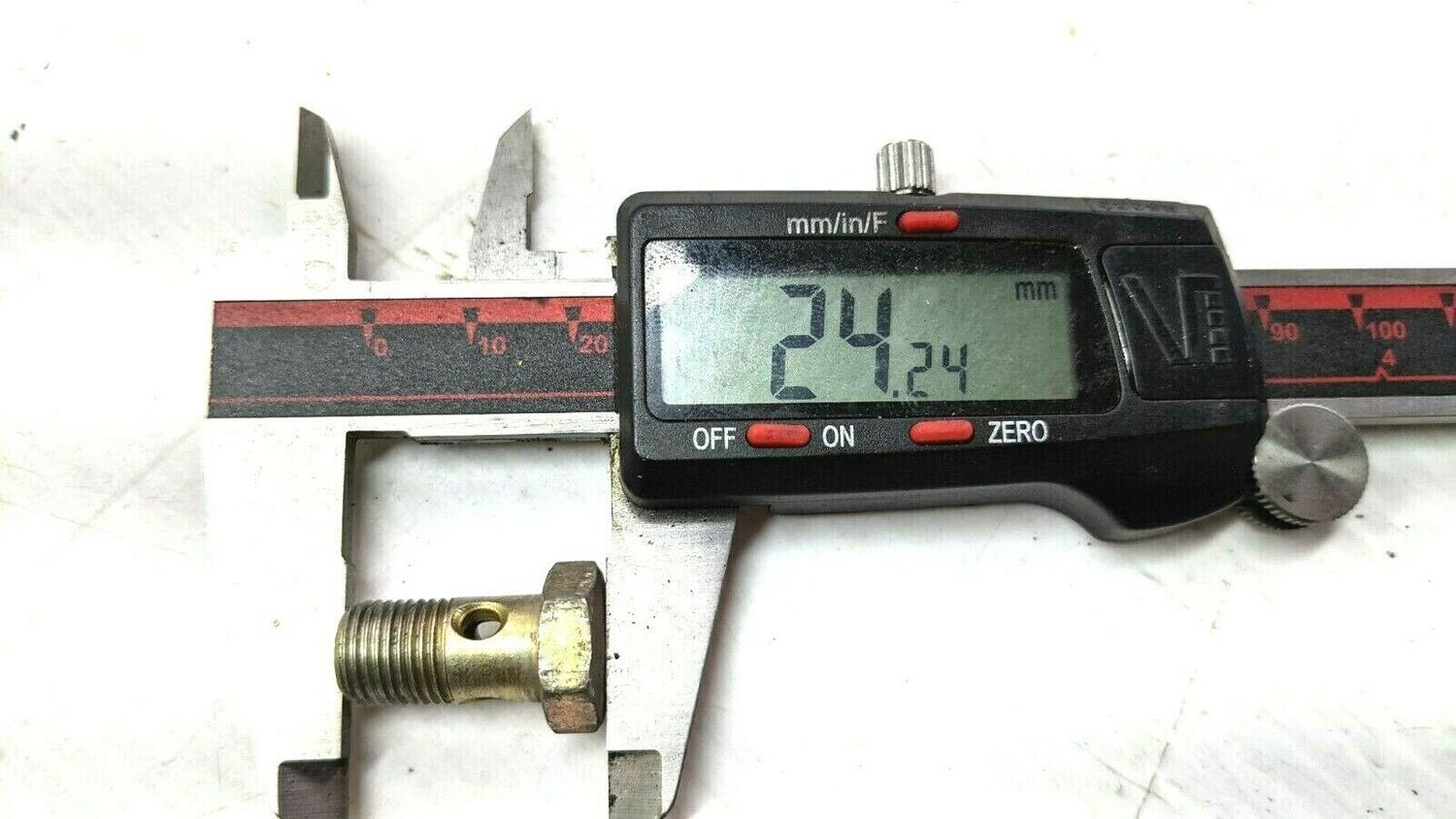 Ferrari 308 banjo bolt FOR FUEL LINE AT WARM UP REGULATOR , LARGER SIDE 113670