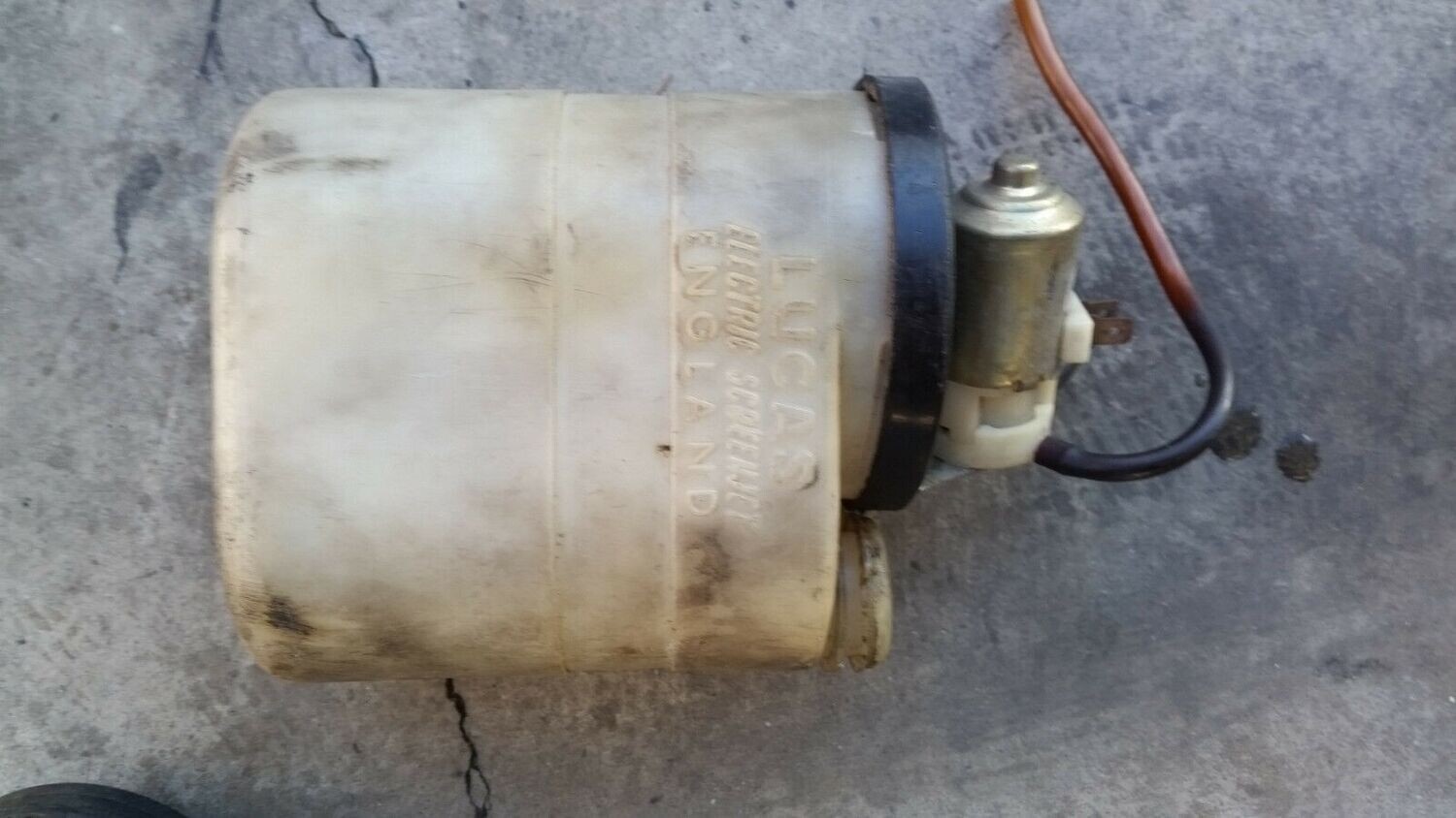 65 - 80 ROLLS ROYCE SILVER SHADOW WINDSHIELD WASHER TANK