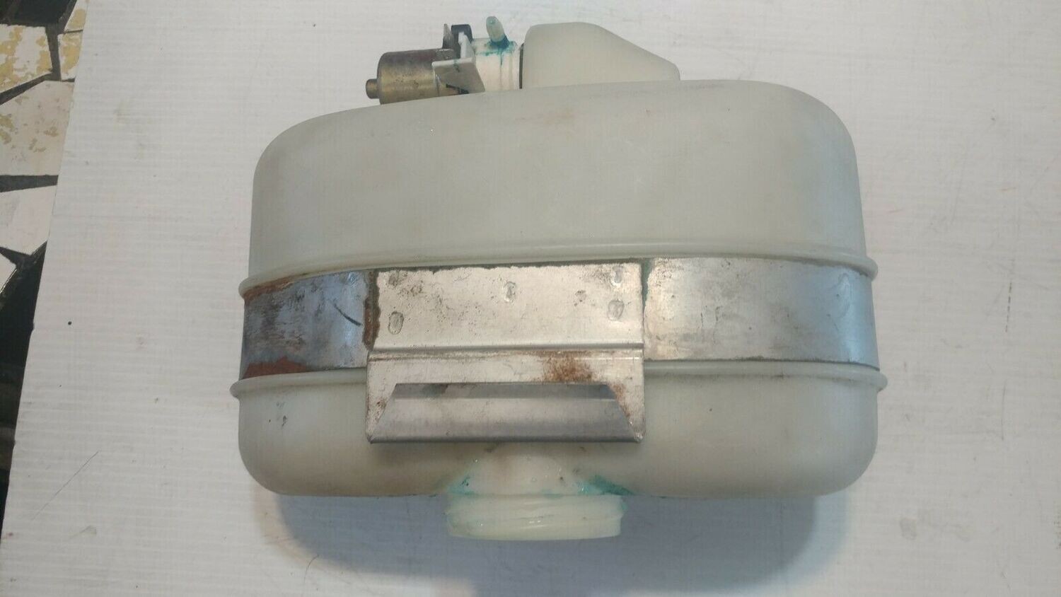 FERRARI 308 PARTS  GTS WINDSCREEN WINDSHIELD WASHER BOTTLE PUMP 60375706