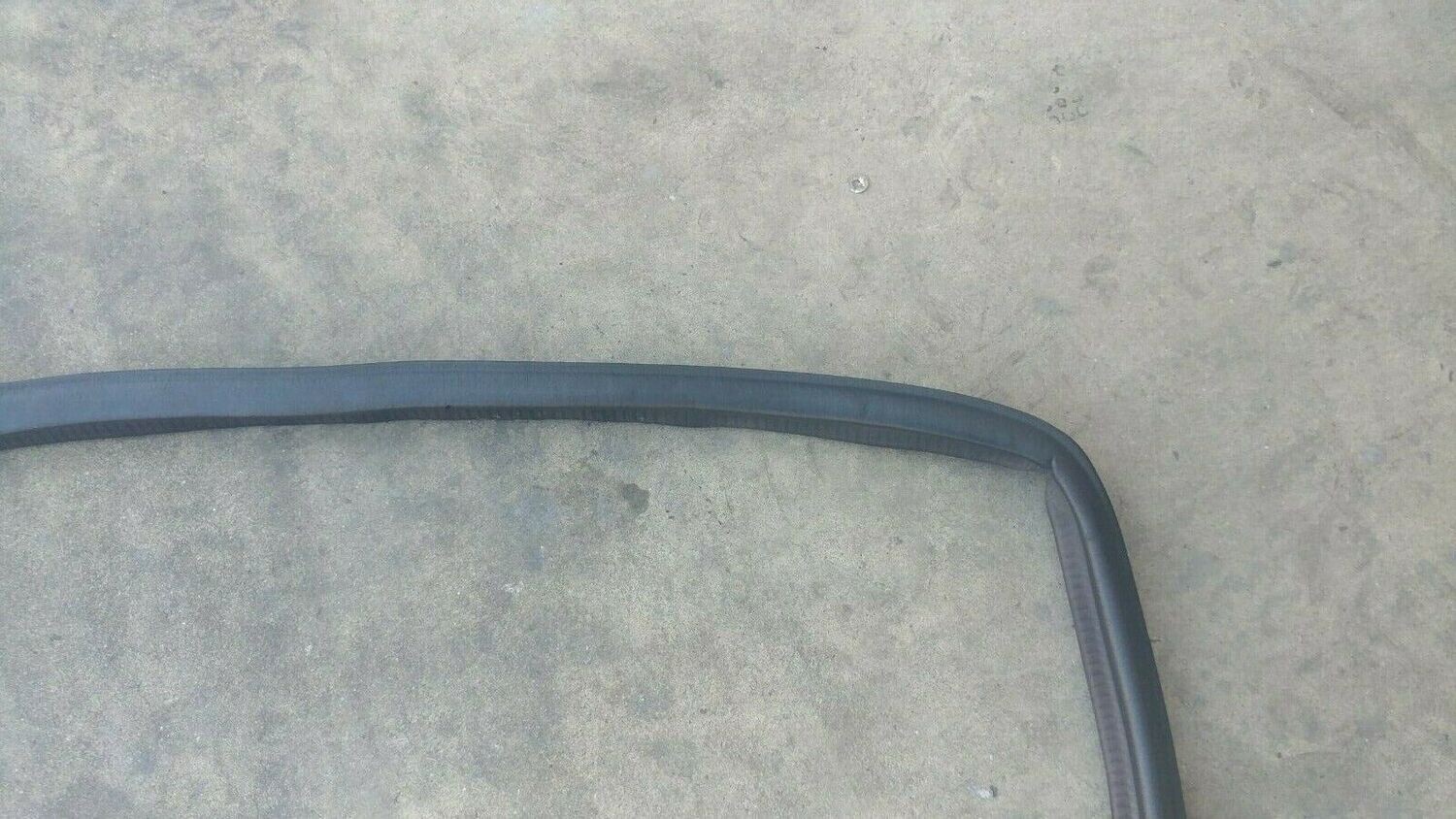 FERRARI 308 PARTS  GTS rear trunk luggage COMPARTMENT SEAL RUBBER