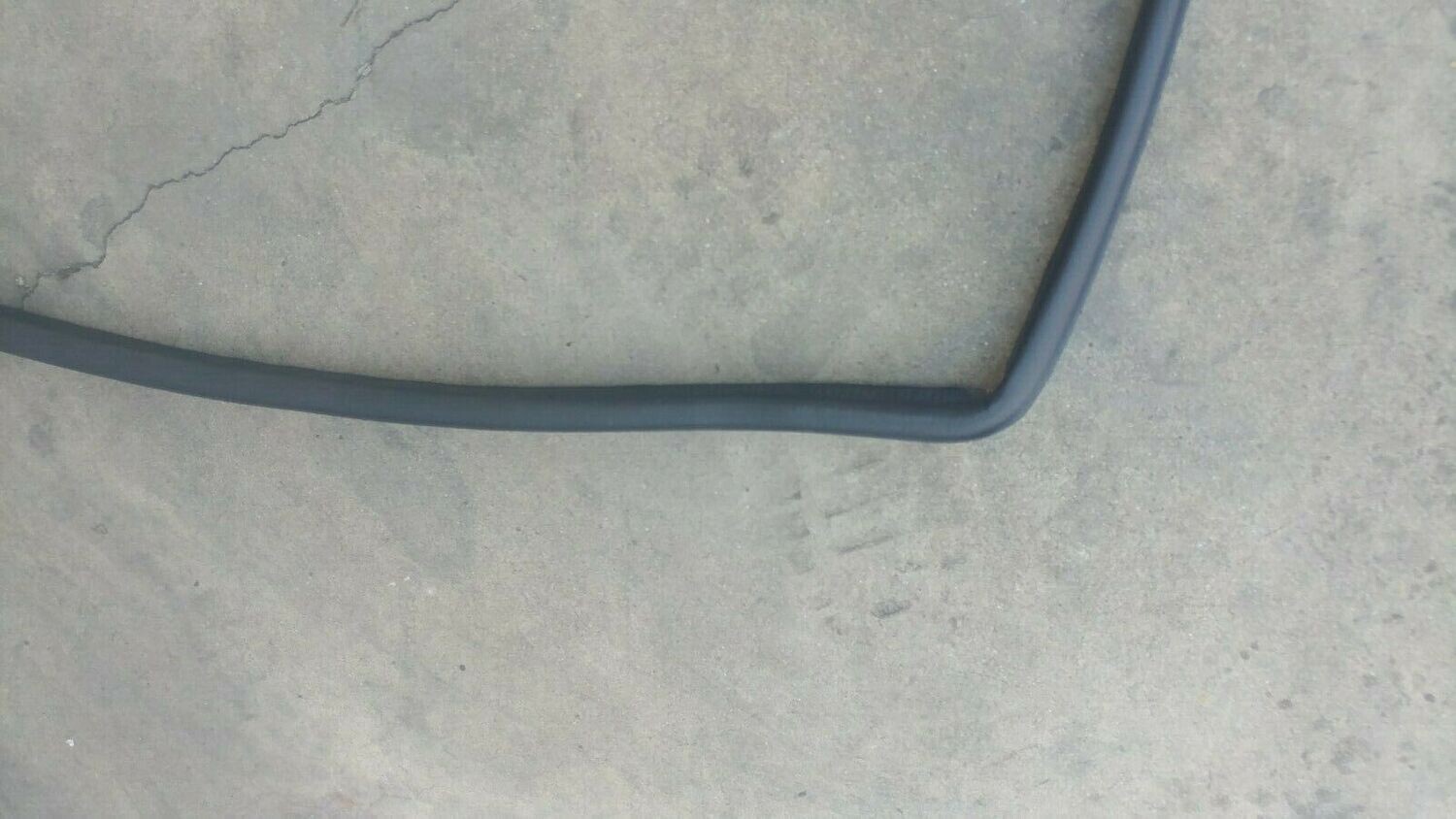 FERRARI 308 PARTS  GTS rear trunk luggage COMPARTMENT SEAL RUBBER