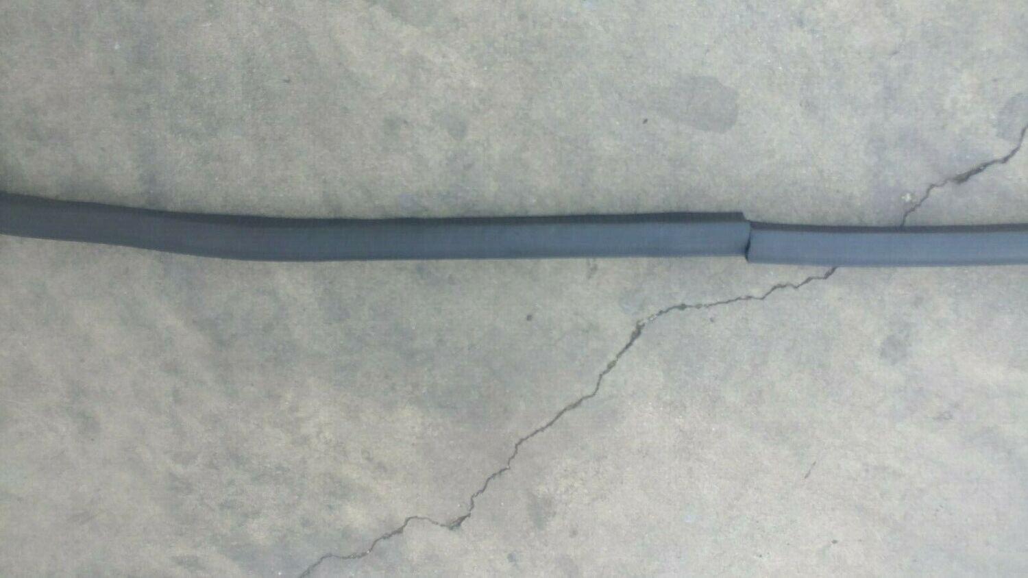 FERRARI 308 PARTS  GTS rear trunk luggage COMPARTMENT SEAL RUBBER
