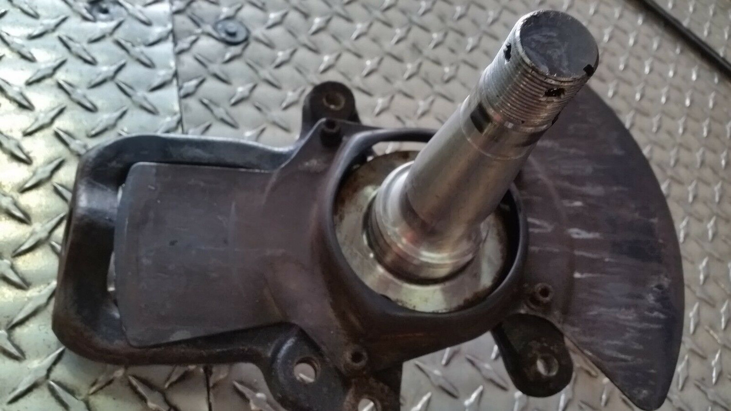 Rolls Royce Silver Spirit Spur Dawn RIGHT Front SPINDLE RH13608 UR70352 VIN 31001 ON