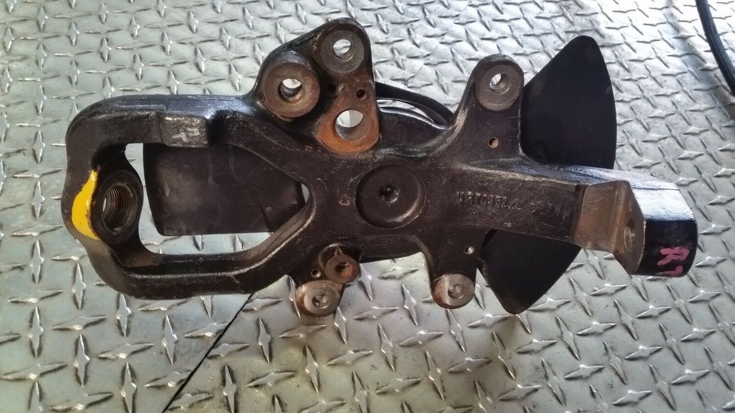 Rolls Royce Silver Spirit Spur Dawn RIGHT Front SPINDLE RH13608 UR70352 VIN 31001 ON