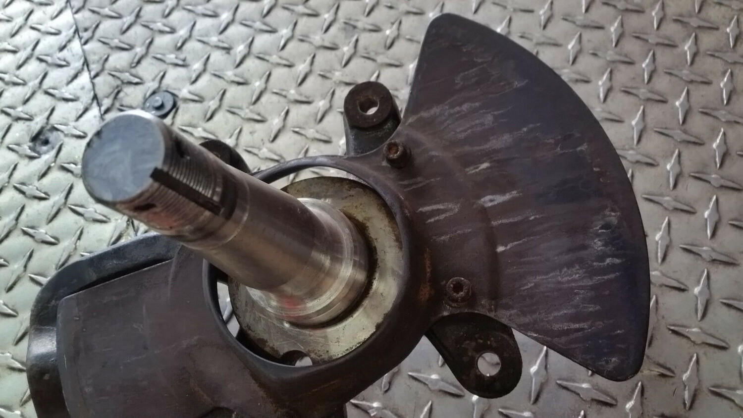 Rolls Royce Silver Spirit Spur Dawn RIGHT Front SPINDLE RH13608 UR70352 VIN 31001 ON