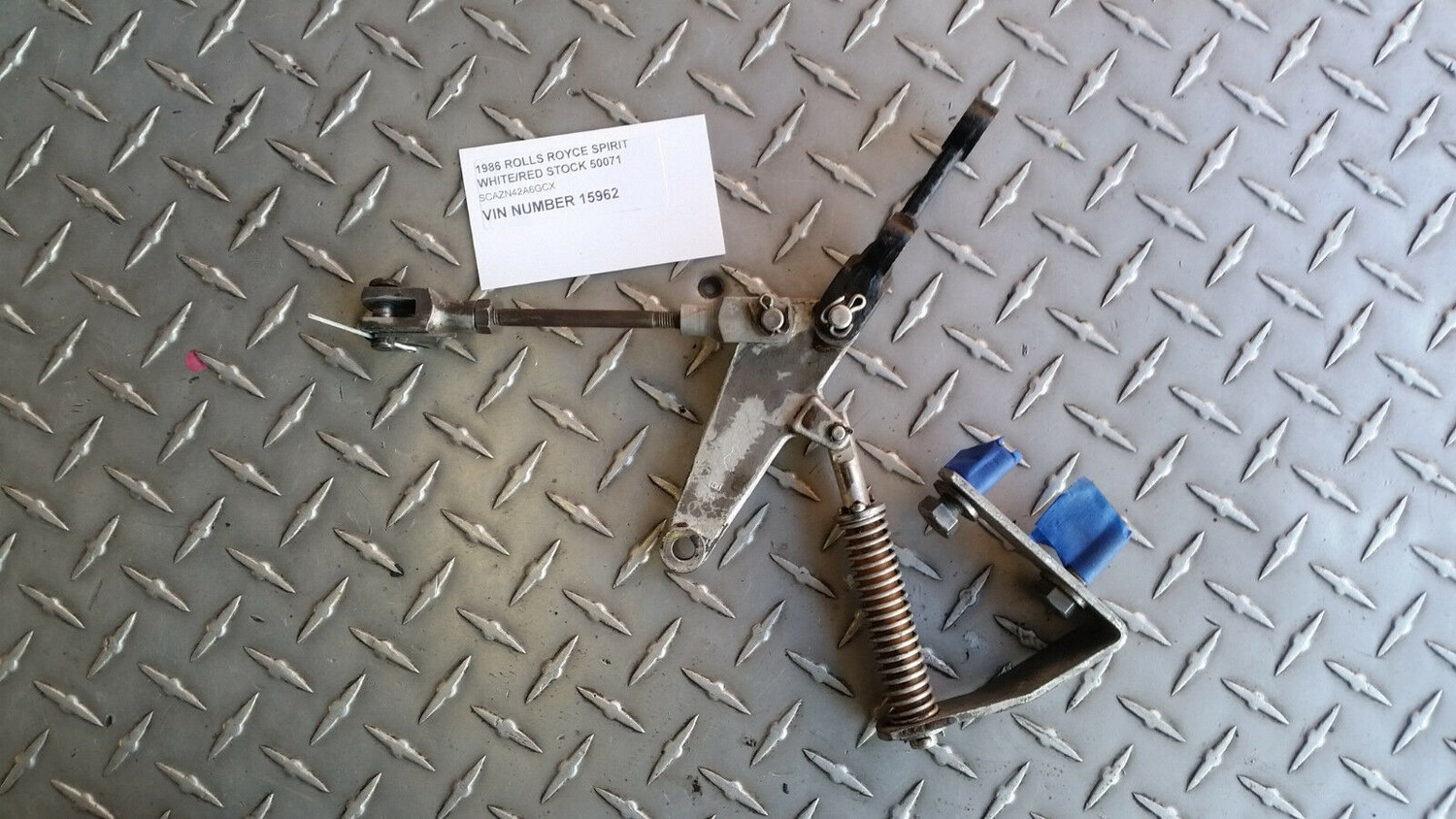 Rolls Royce Silver Spirit Spur Parking Brake Linkage at rear Caliper RIGHT