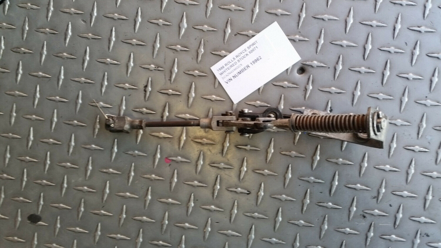 Rolls Royce Silver Spirit Spur Parking Brake Linkage at rear Caliper RIGHT