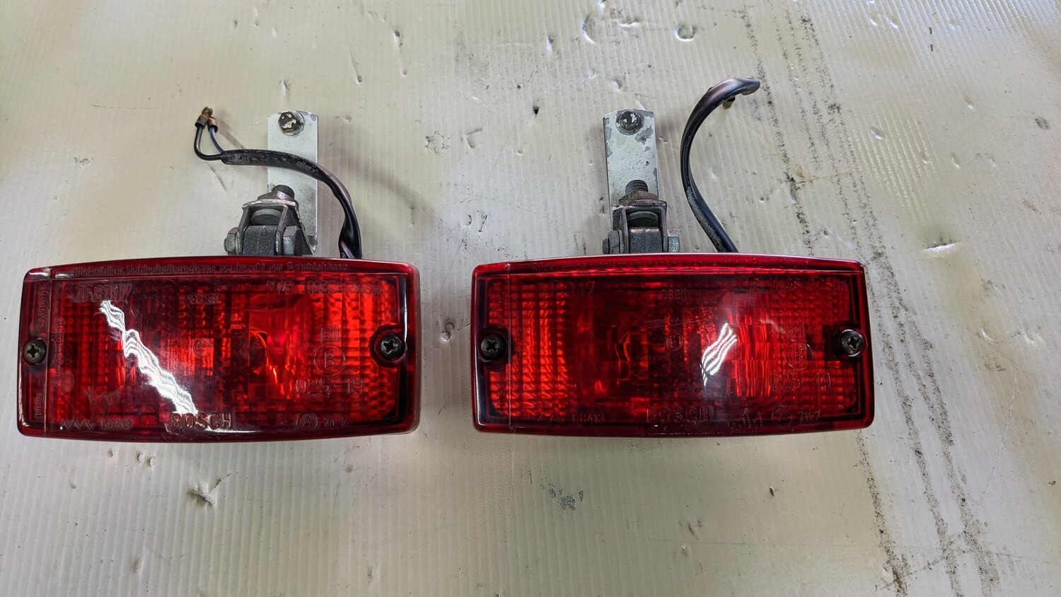 65 to 80 ROLLS ROYCE SILVER SHADOW rear fog light  light assembly  PAIR  complete