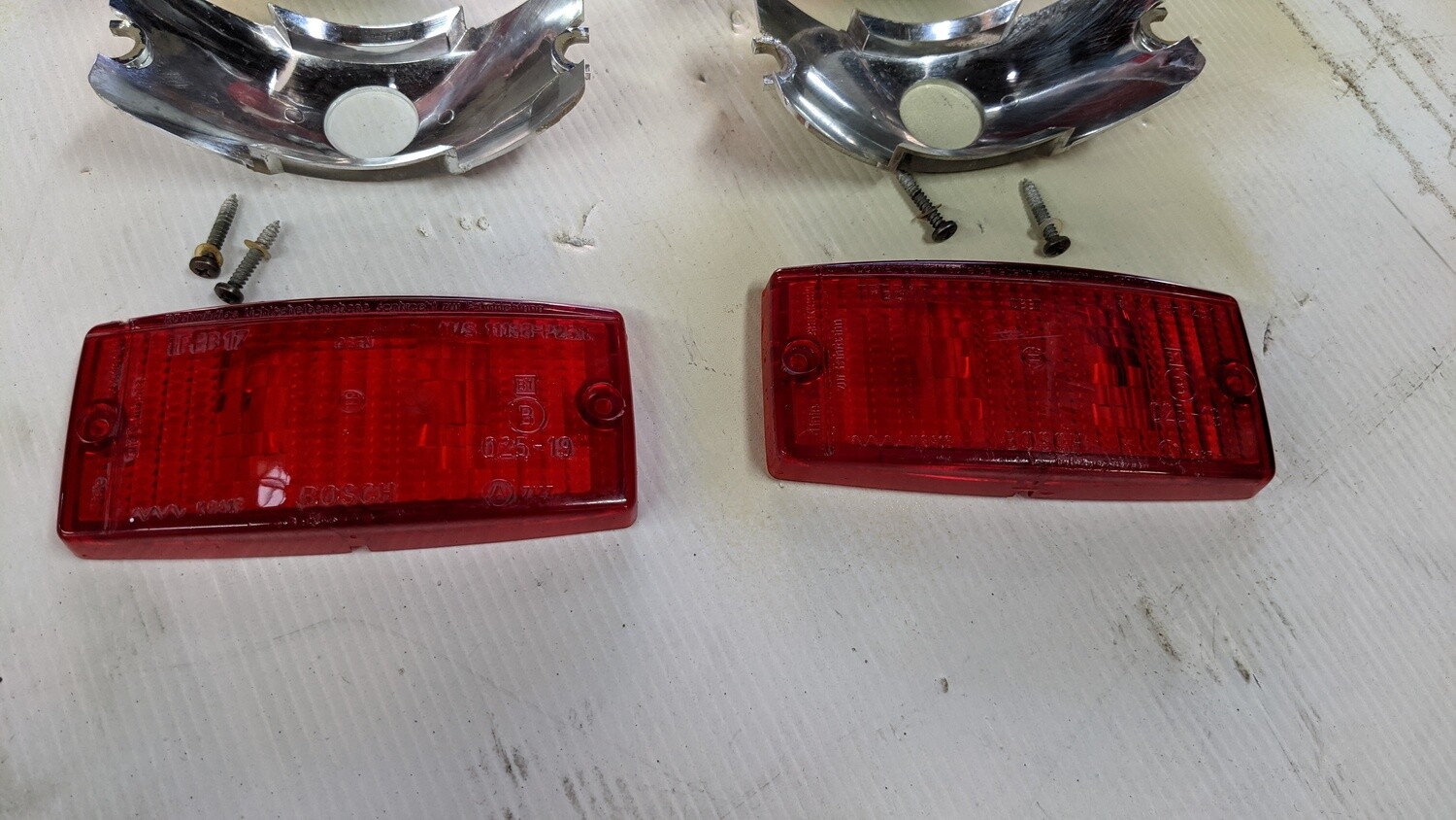 65 to 80 ROLLS ROYCE SILVER SHADOW rear fog light  light assembly  PAIR  complete