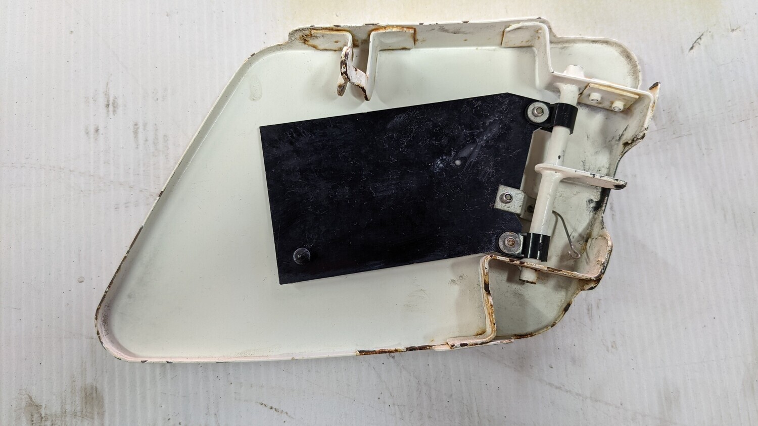 Rolls Royce Silver SHADOW I WRAITH PETROL GAS fuel LID WHITE