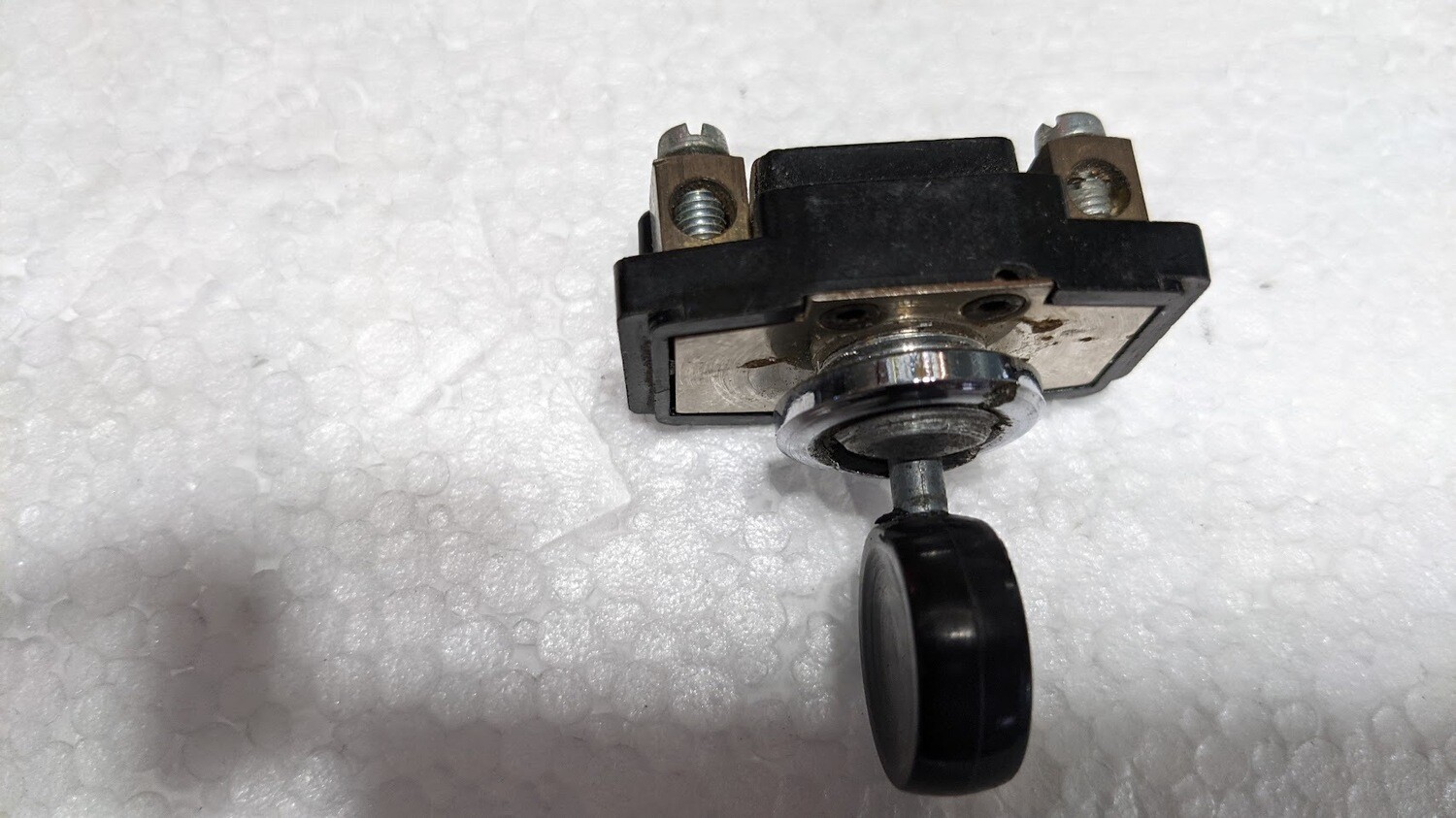 Ferrari 308 GTS QV antenna Switch with knob at console 111515 .