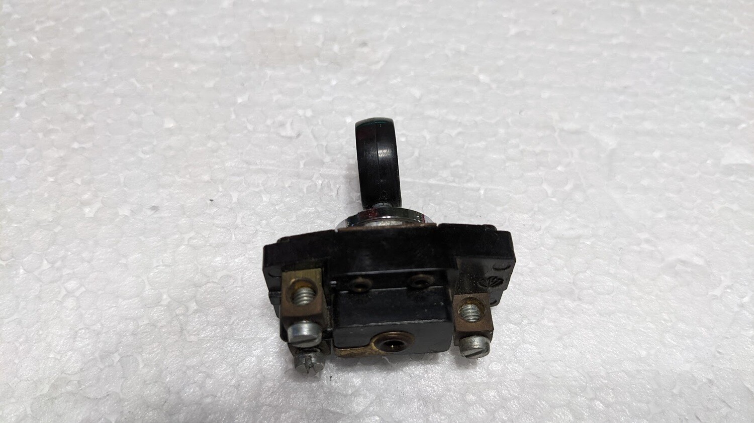 Ferrari 308 GTS QV antenna Switch with knob at console 111515 .