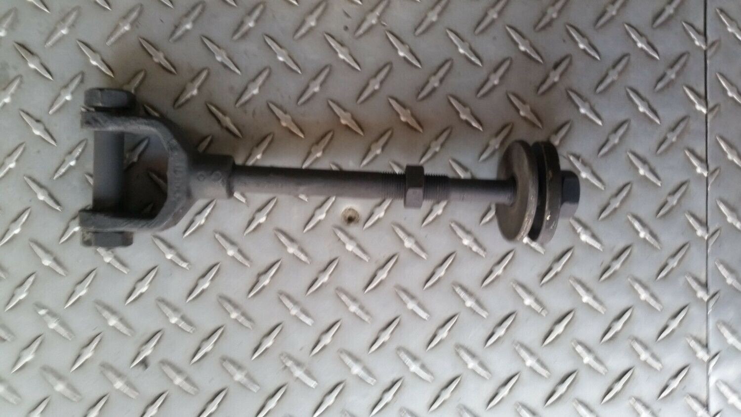 ROLLS ROYCE SILVER SHADOW COMPLIANCE RODS WITH WASHERS - NUTS UR17444