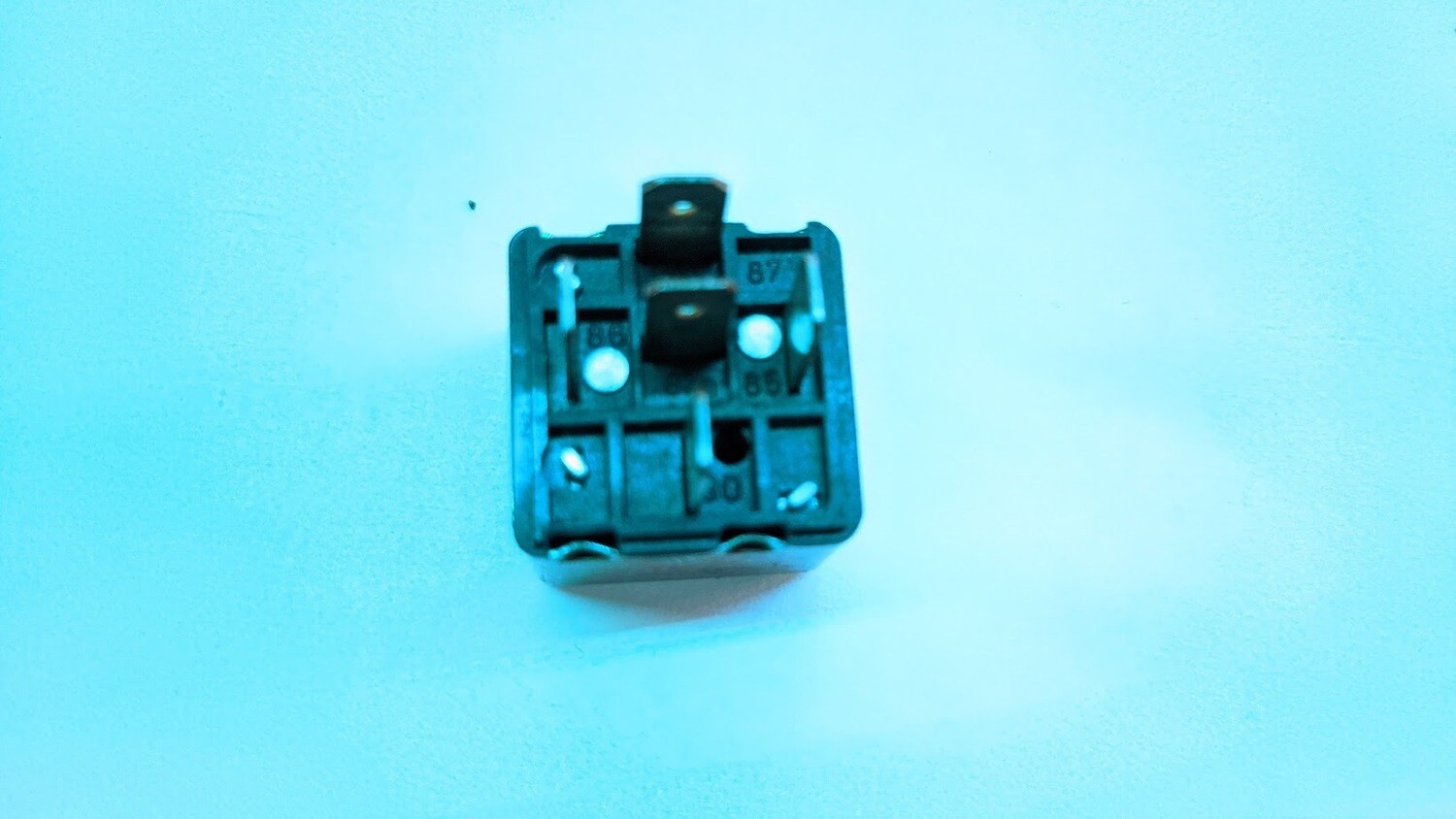 BENTLEY MULSANNE S  ROLLS ROYCE SILVER SPUR ENGINE AND FUSE BOX RELAYS UD26632