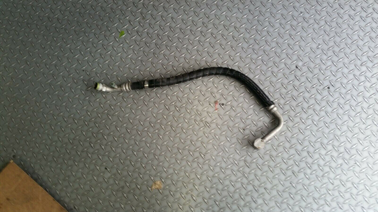 1998 Rolls Royce Silver SPUR air conditioning charge hose UV32124