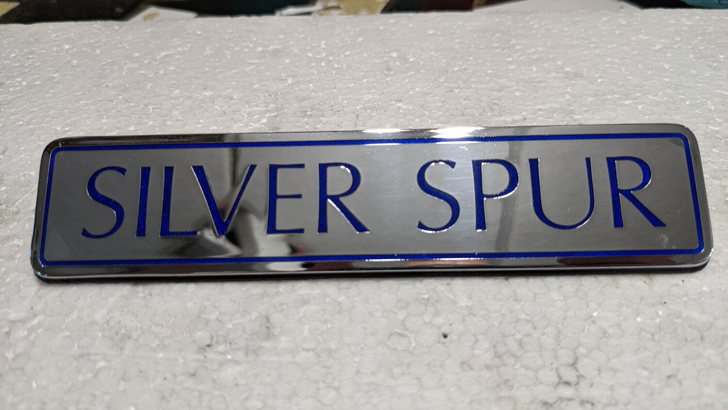 81 to 98 ROLLS ROYCE SILVER SPUR TRUNK BOOT  EMBLEM  UT12536PA BLUE