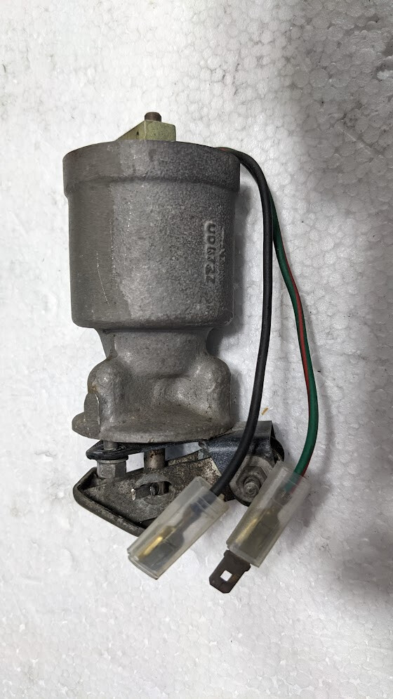 65 to 80 Rolls Royce part Gas filler lid release solenoid UD11724