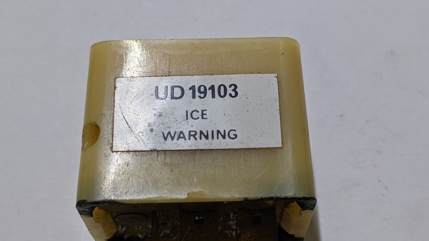 76 to 88  Rolls Royce Silver Spur SHADOW ICE WARNING  relay UD19103