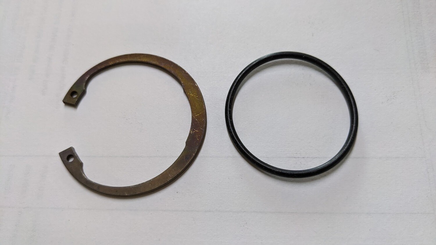 ROLLS ROYCE SILVER SPUR FUEL TANK OUTLET CONNECTION O RING AND CLIP UA11671 UM20535ZP