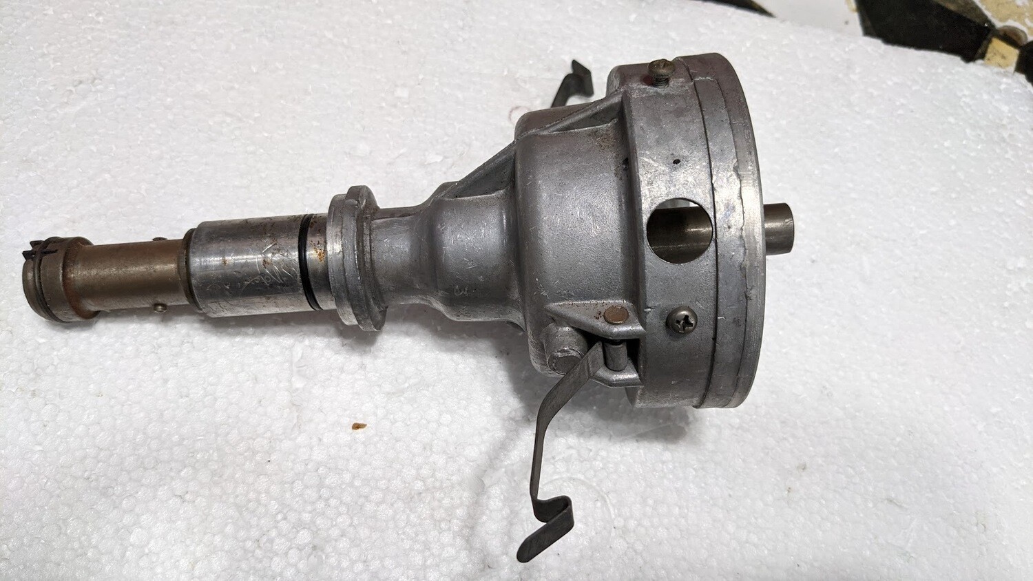 81 to 89 Rolls Royce Silver SPUR distributor shaft and body 	UE44694
