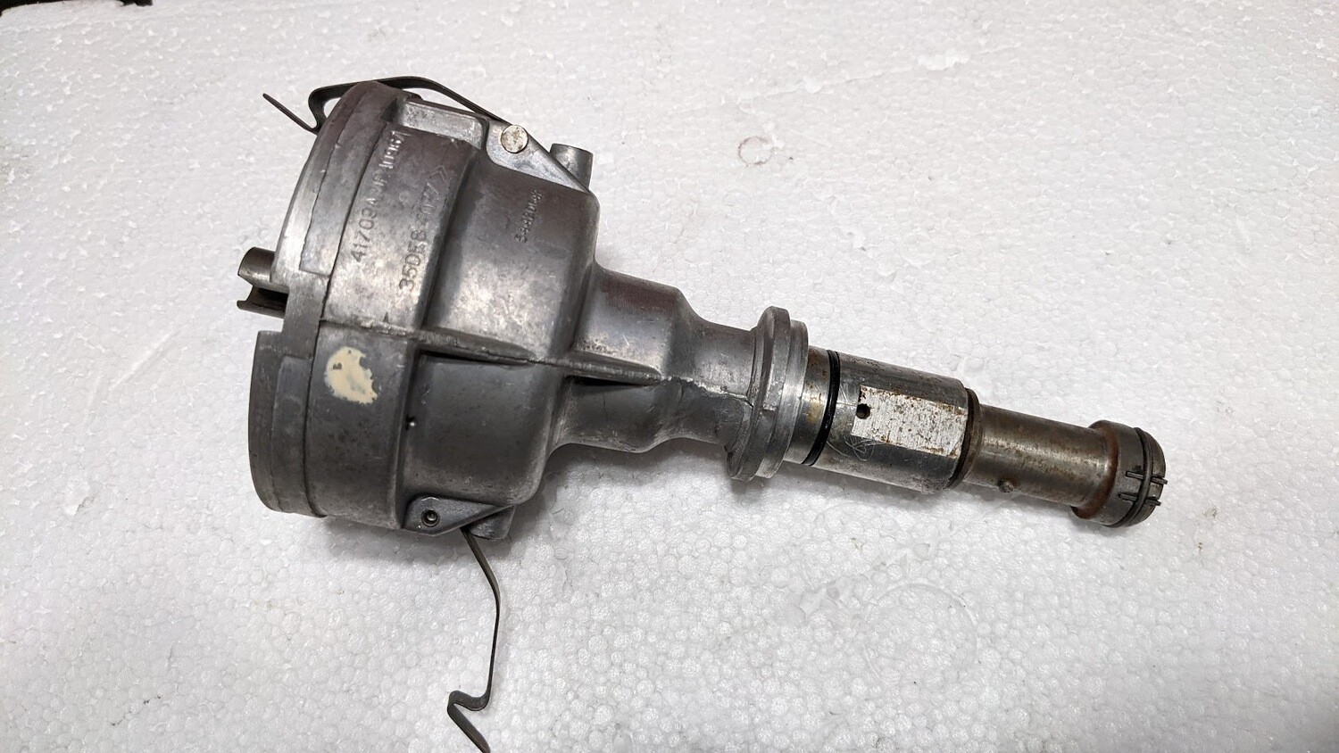 81 to 89 Rolls Royce Silver SPUR distributor shaft and body 	UE44694