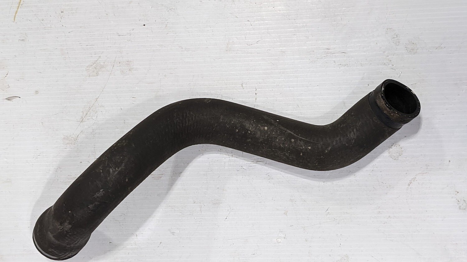 97 BENTLEY TURBO R RL ROLLS ROYCE SILVER SPUR LOWER radiator hose UE75318