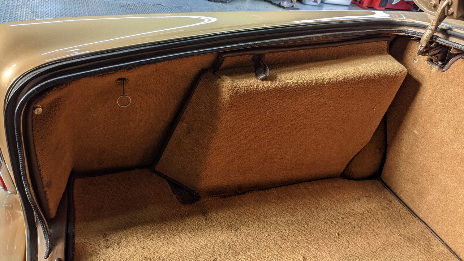 ROLLS ROYCE SILVER SHADOW II PART TRUNK CARPET COMPLETE GOLD BROWN