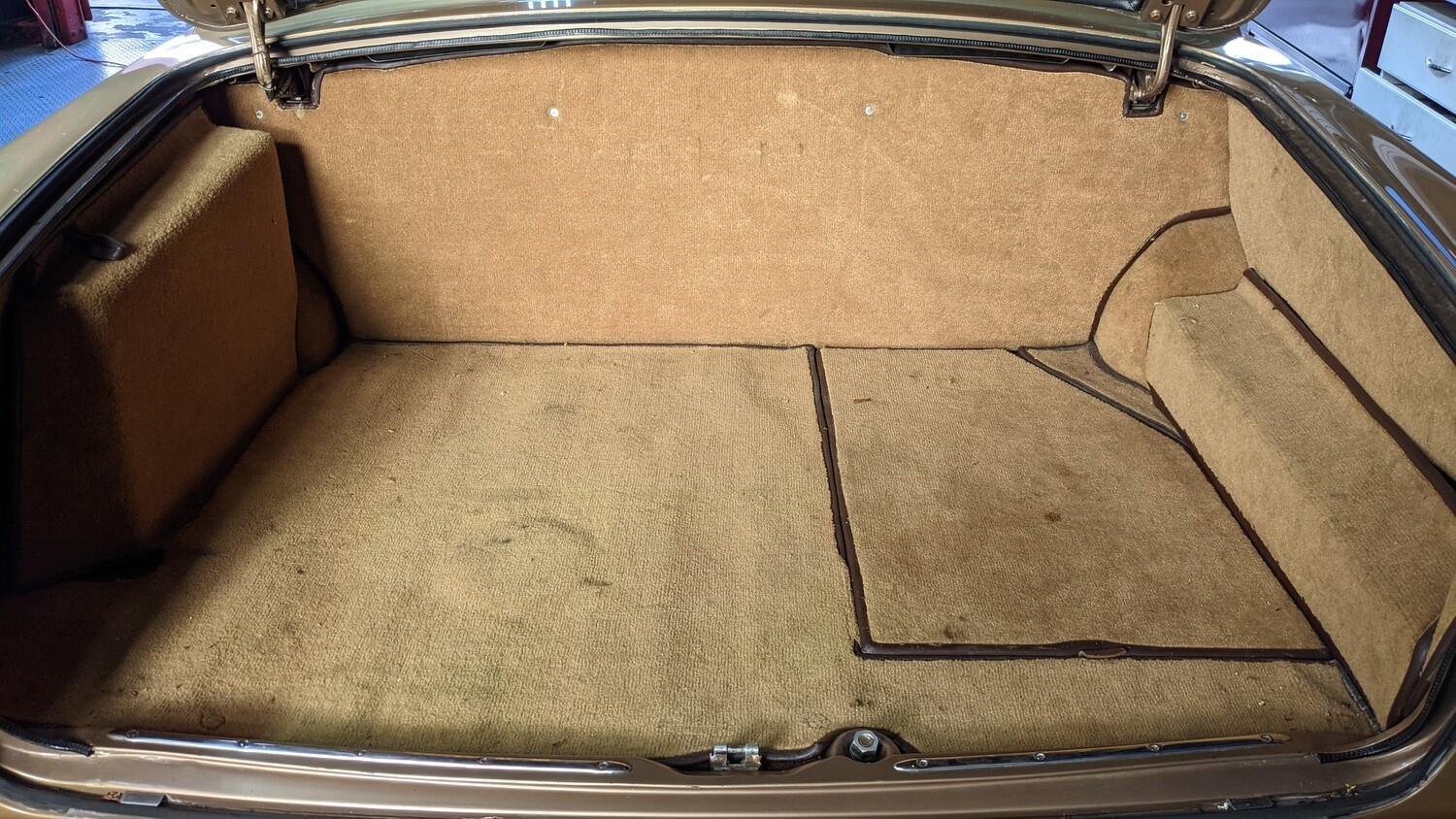 ROLLS ROYCE SILVER SHADOW II PART TRUNK CARPET COMPLETE GOLD BROWN