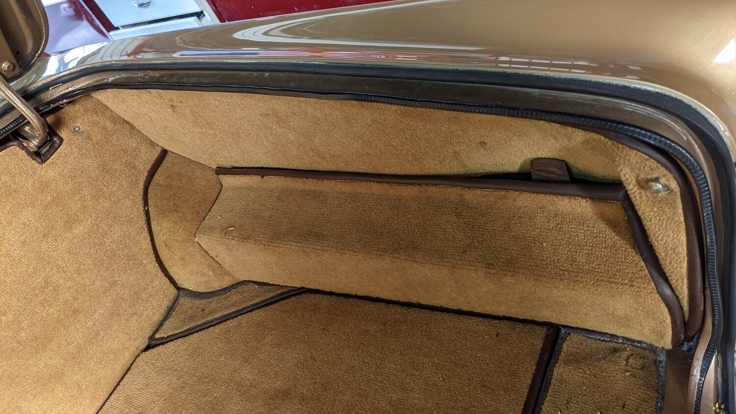 ROLLS ROYCE SILVER SHADOW II PART TRUNK CARPET COMPLETE GOLD BROWN