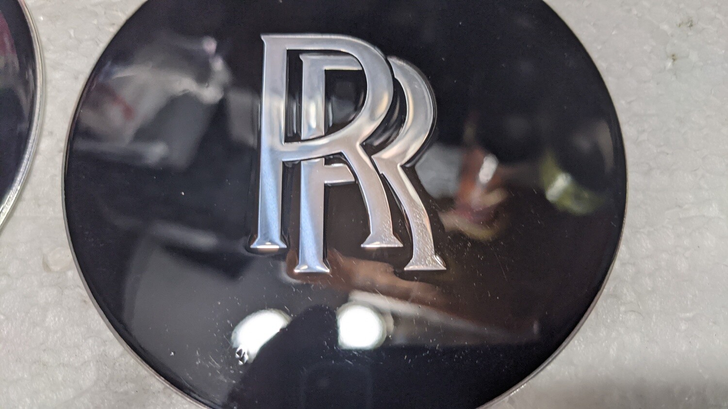 ROLLS ROYCE PART HUB CAP CENTER LOGO SMALL RR SET OF 4