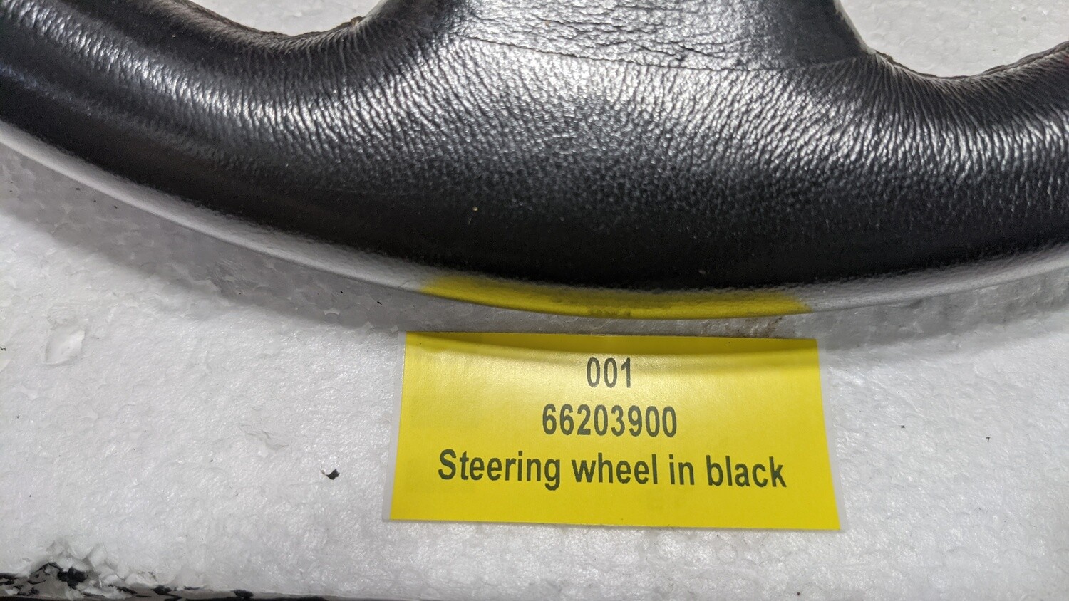 FERRARI 360 PART STEERING WHEEL ON BLACK 66203900