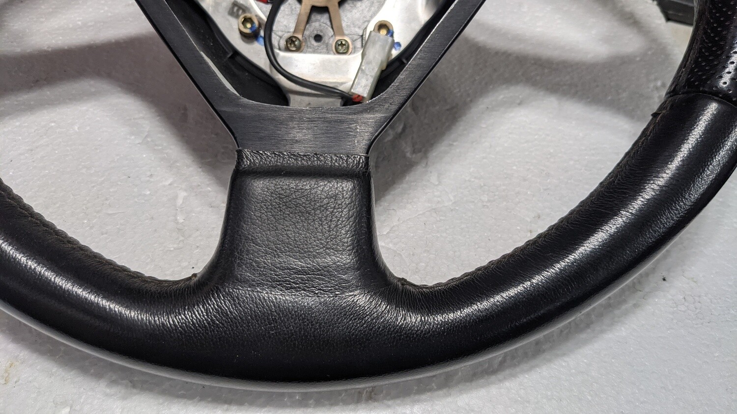 FERRARI 360 PART STEERING WHEEL ON BLACK 66203900