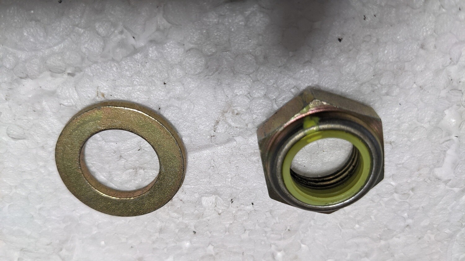 FERRARI 360 PART STEERING WHEEL CETER FASTENING NUT AND WASHER 101648