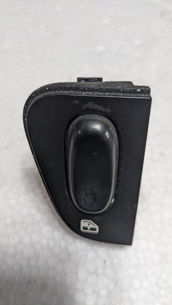 FERRARI 360   LEFT DOOR WINDOW SWITH 65520400
