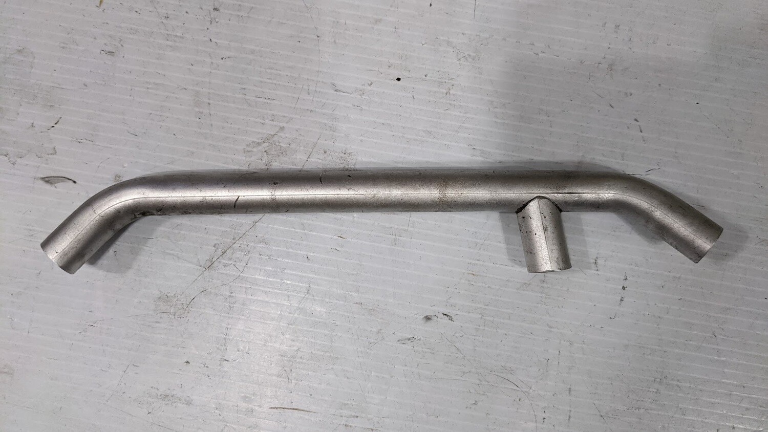 relist FERRARI 308 GTSi PART BREATHER PIPE BETWEEN VALVE COVERS 106982