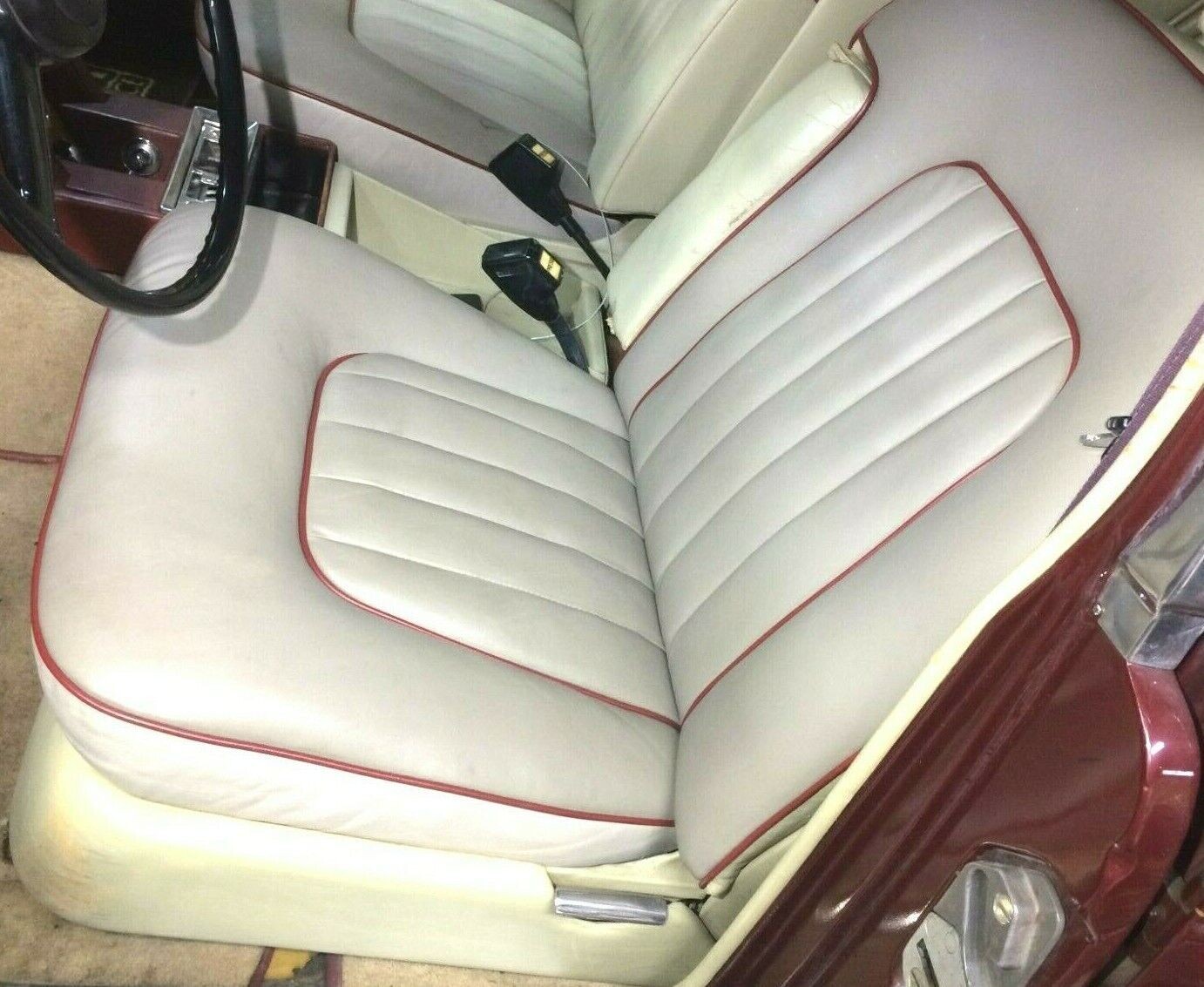 70 to 80 ROLLS ROYCE SILVER SHADOW left front seat cream and red piping