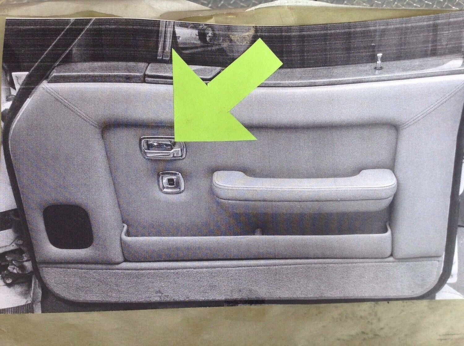 ROLLS ROYCE ESCUTCHEON DOOR INTERIOR RELEASE HANDLE TRIM RH UB15230