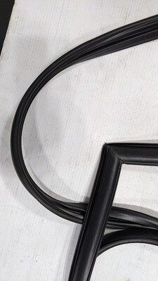 65 to 80 ROLLS ROYCE SILVER SHADOW REAR WINDSCREEN WINDSHIELD GLASS SEAL UB12408