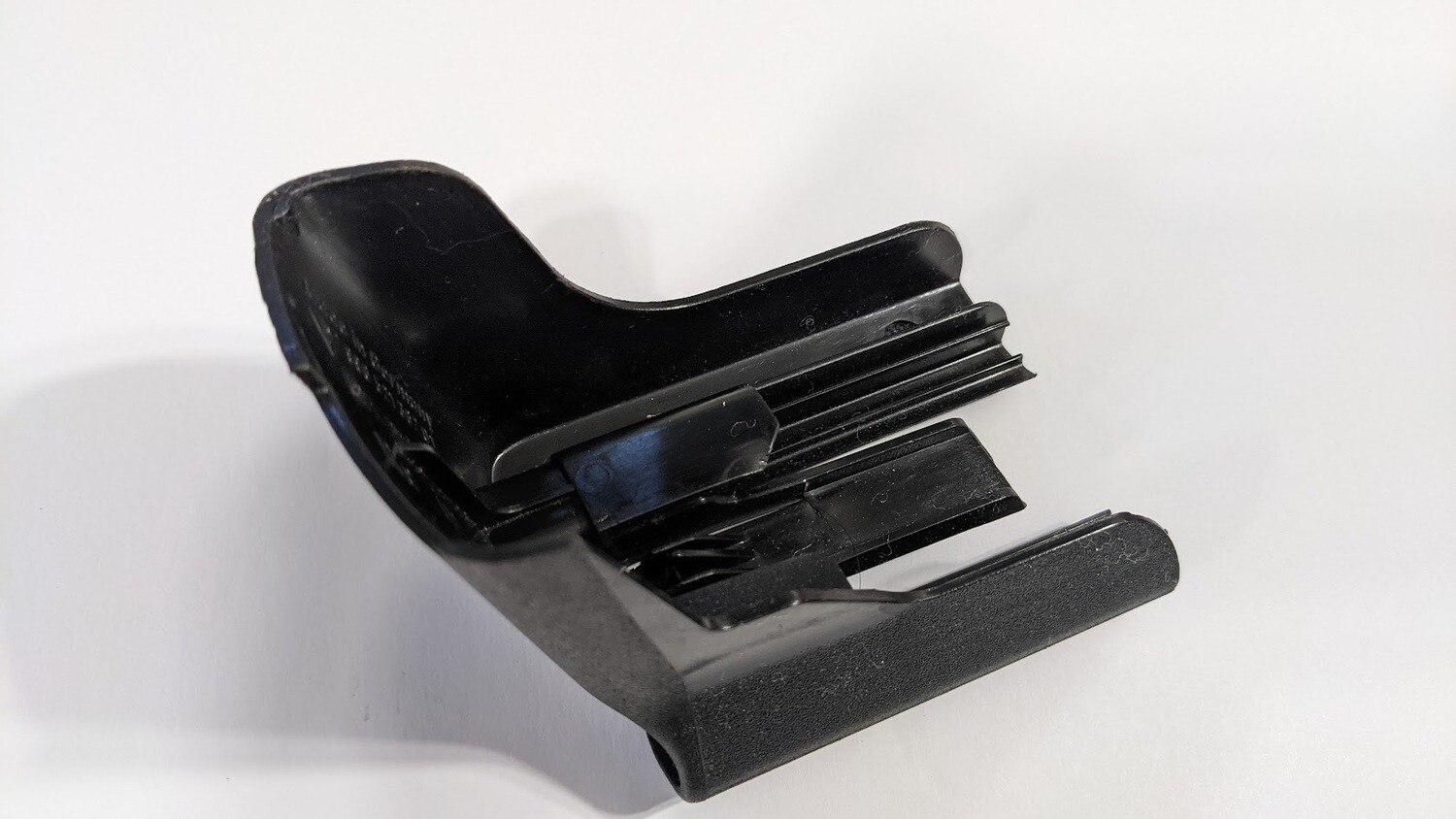 Ferrari Part  LEFT SEAT, INNER RIGHT SEAT TRACK COVER 65922000