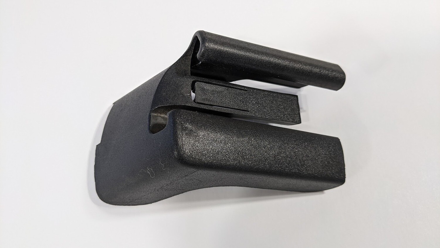 Ferrari Part  LEFT SEAT, INNER RIGHT SEAT TRACK COVER 65922000