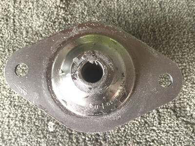 Rolls Royce Silver Shadow Wraith differential track arm mount UR13780 PRE OWNED