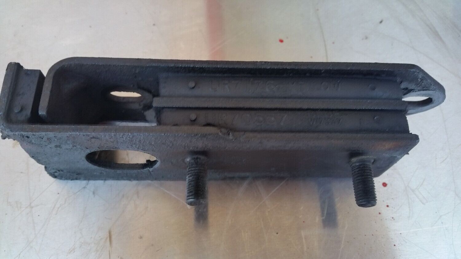 ROLLS ROYCE SILVER SPUR ENGINE MOUNT rear from vin 30001 on