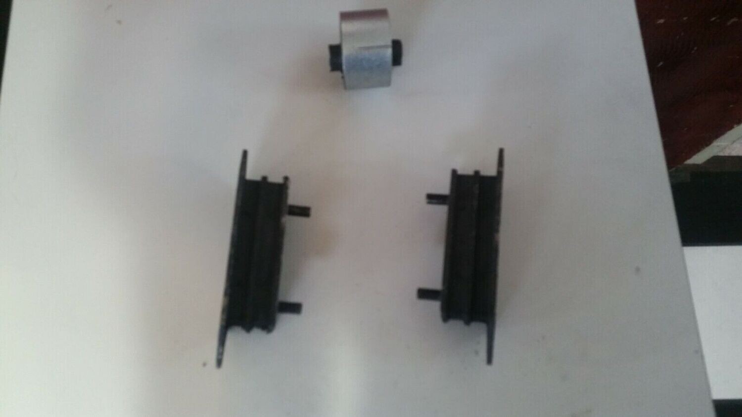 ROLLS ROYCE SILVER SHADOW SPUR ENGINE MOUNT ROUND front and rear UP TO VIN