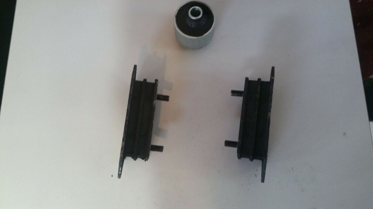 ROLLS ROYCE SILVER SHADOW SPUR ENGINE MOUNT ROUND front and rear UP TO VIN