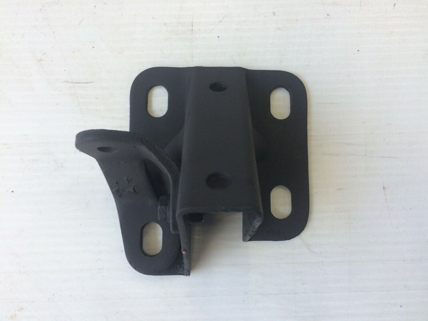 ROLLS ROYCE SILVER SPUR REAR ENGINE MOUNT BRACKET RIGHT SIDE UR26464