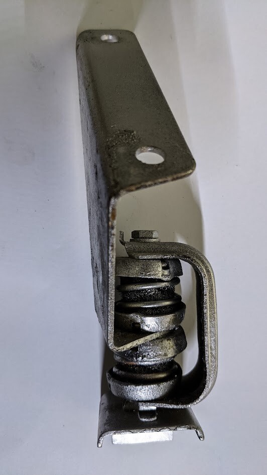 75 to 1980 Rolls Royce Silver SHADOW Exhaust HANGER CENTER LEFT UR26629